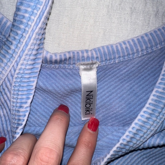 Nikibiki Cropped Tank - Picture 2 of 2